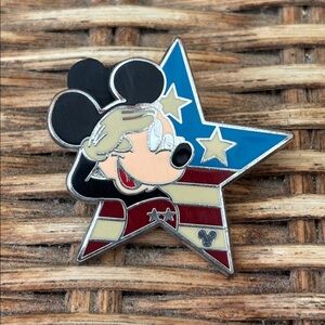 DISNEYLAND RESORT 2008 Mickey Mouse Patriotic Star Pin